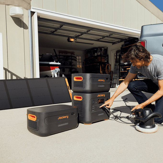 Can a LiFePO4 Backup Battery Stay Connected to a Charger Year-Round? - Jackery
