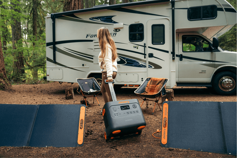 For a portable power station and solar panel set, there are options with 2 × 100W panels or 1 × 200W panel. Which one should I choose? Could you explain the differences in charging speed and ease of use? - Jackery