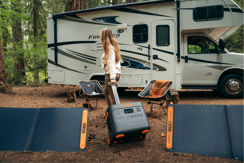 For a portable power station and solar panel set, there are options with 2 × 100W panels or 1 × 200W panel. Which one should I choose? Could you explain the differences in charging speed and ease of use? - Jackery