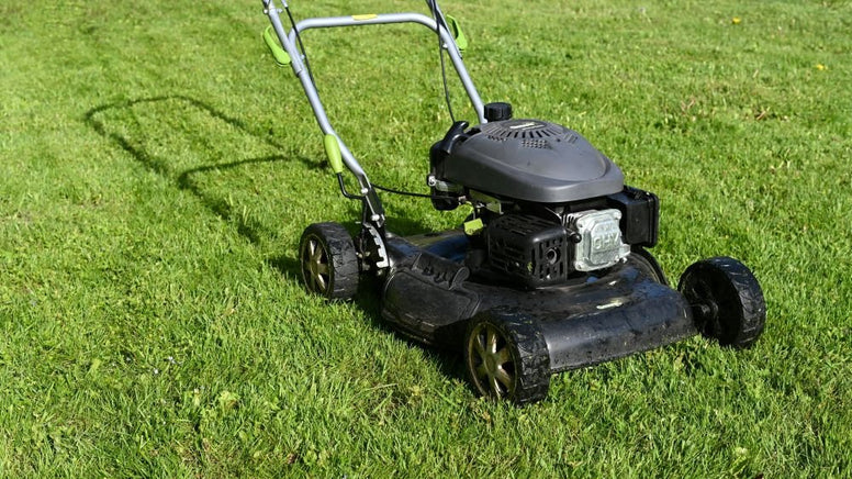 How to Charge A Lawn Mower Battery [Ultimate Guide 2024] - Jackery