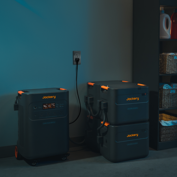 Jackery Explorer 5000 Plus | Whole-Home Backup Power — Renewable