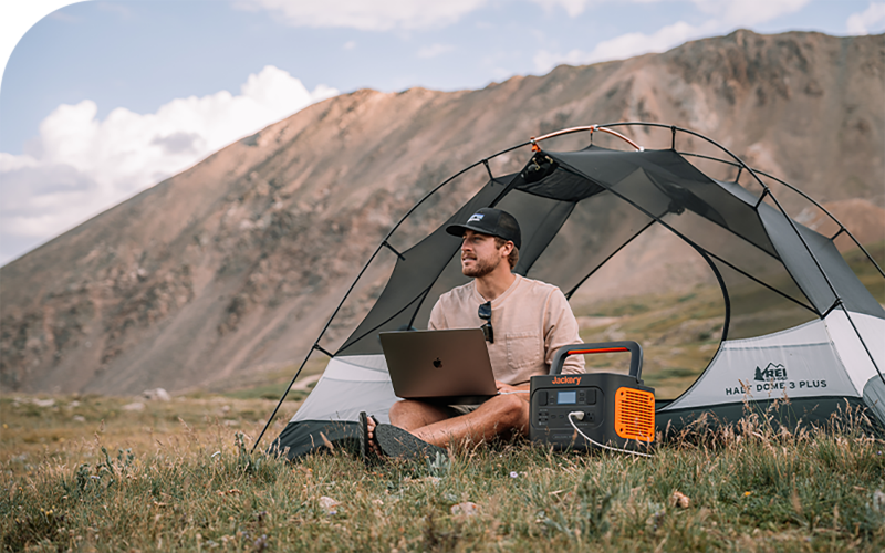 Solar Energy-Capturing Tents : Jackery LightTent-AIR